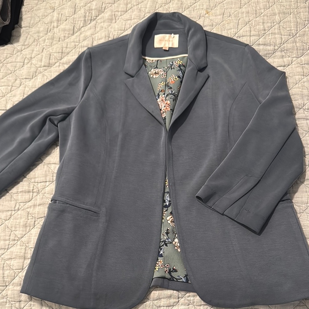Blue Blazer with Notched Lapel and Zipper Closure